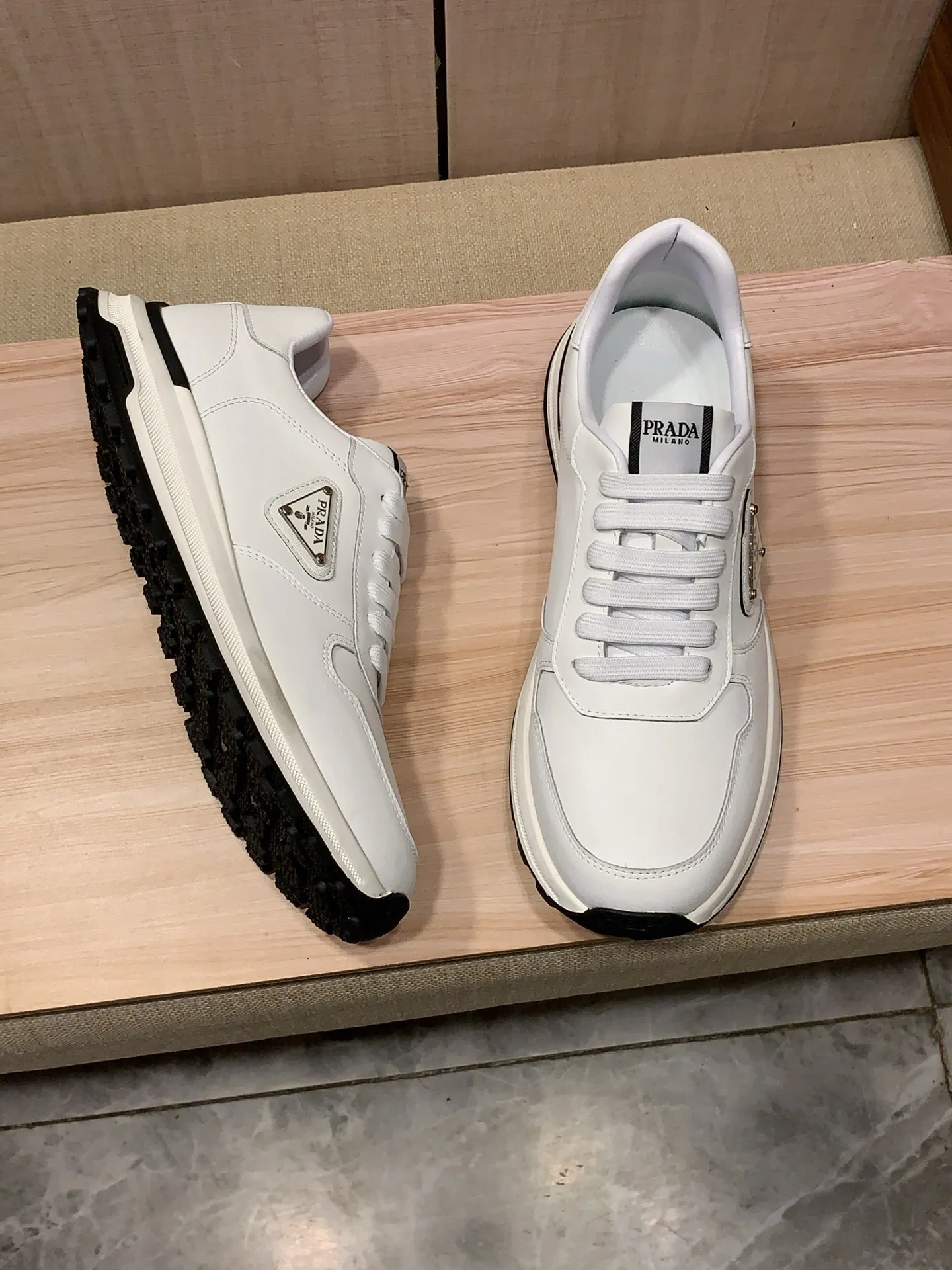 Men's Men's Shoes💰420💰💰🎩🎩[Lightning][Lightning] "PRADA*" The latest and most popular casual shoes, top brand [seduce] luxury~purchase, top~quality. [Strong] The upper is made of imported breathable cowhide with material ➕ breathable sheepskin feet (•) and fine workmanship. The original stylish and stylish soft rubber wear-resistant and non-slip outsole is light and comfortable on the feet. The real thing looks better when photographed. 122: code: 38-44, 2️⃣ colors selected